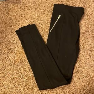 Black leggings with silver zipper
